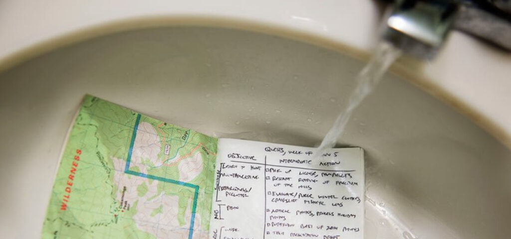 دفتر مقاوم للماء مع خرائط