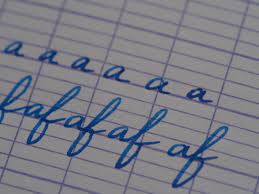 الكتابة على ورق دفتر الملاحظات الفرنسي