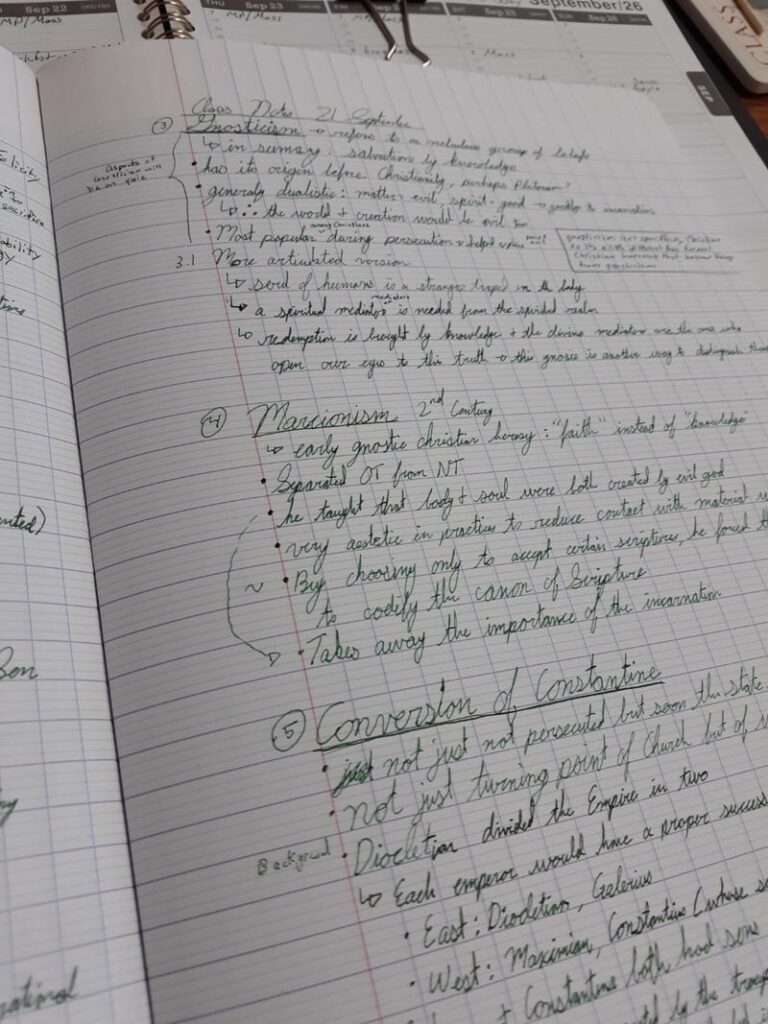 Prendre des notes avec un carnet de notes en français